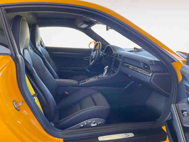 2019 Porsche 911 Turbo "S" Speed Yellow / Black